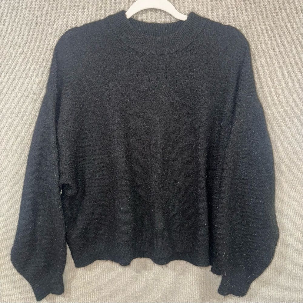 H&M size medium Black Sweater